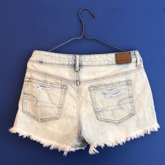 Distressed cutoff jean shorts - Picture 2 of 4